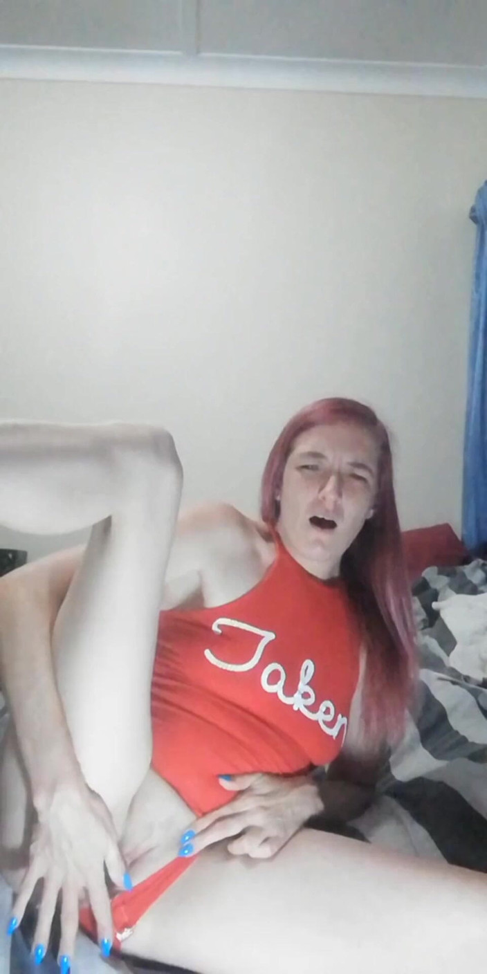AmiQueenOfKink: Nadržená děvka Ami šuká svou kundičku pozdě v noci