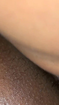Ma copine m’a léché le cul, l’a laissé avec sa langue et m’a aussi sucé la bite