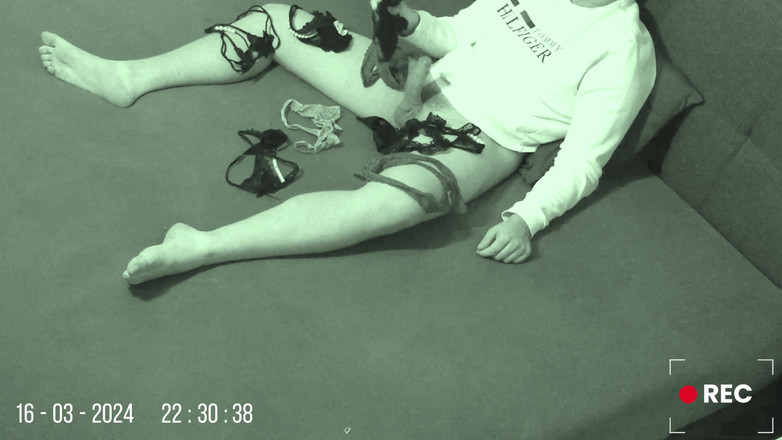 Lucas Nathan King: 義理の妹のパンティの匂いを嗅ぐ