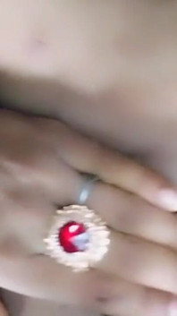 Desi Bhabhi's zwarte poesje sexy video