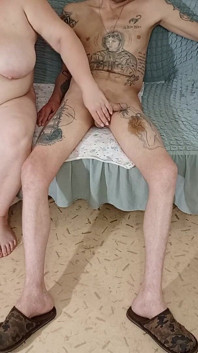 Po szarpaniu się i obciąganiu macocha połknęła całą moją spermę