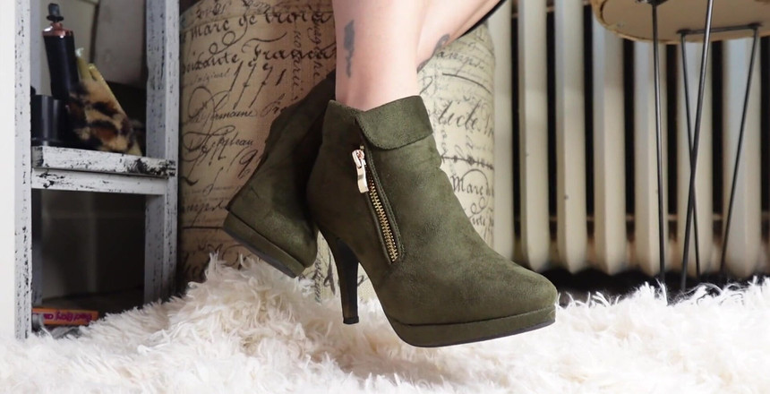 Raven Willow: Miluji způsob, jak se botičky dívají na moje drobné velikosti 6...