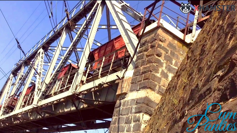 Cum Panties: Bitte komm in mich unter einer eisenbahnbrücke :)