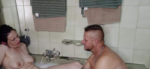 Bigjoefuckalott: Tôi và chị kế của tôi trong bồn tắm