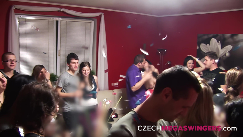 Czech Mega Swingers: Чешские мега свингеры 13 - часть 2: они пришли только ради развлечения, но оставили полный спермы - часть 2