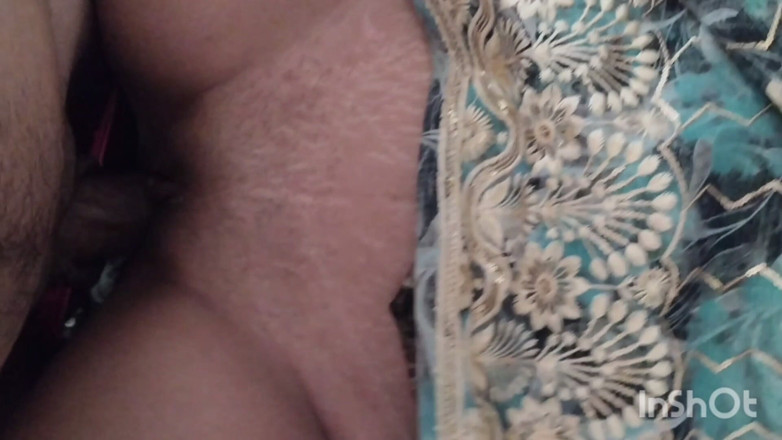 HotSexy_Pushpa: Seksi Hintli baldız kocası evde yokken erkek arkadaşını seks için...