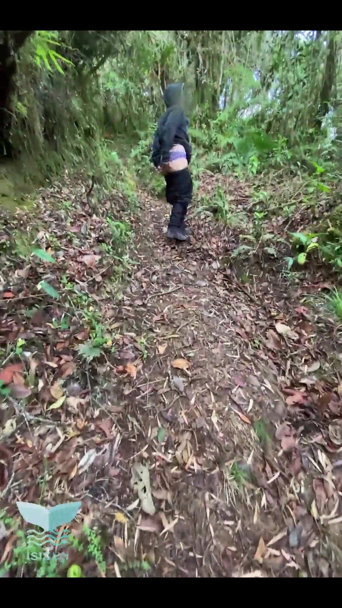 Isis Sun: Fotto un compagno di studio nella foresta e finisco per...