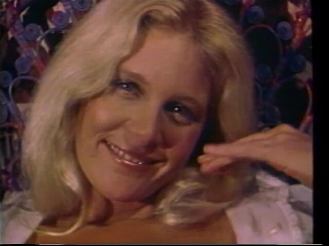 Old Good Porn: Lusty Blonde dostaje jej ciasną cipkę zatrzaskowaną przez Mutant Black...