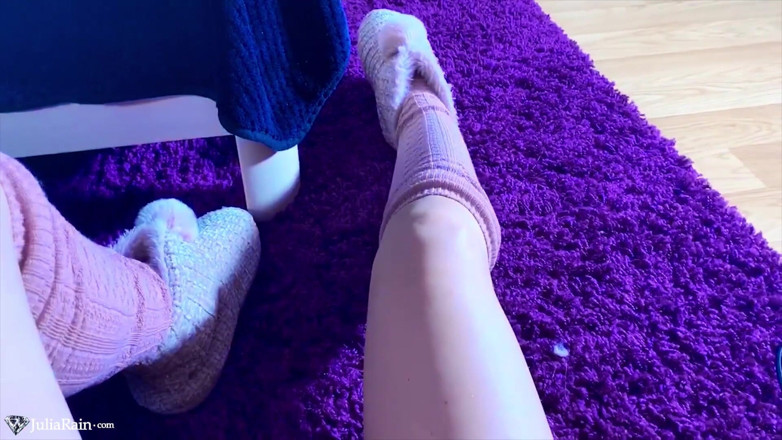 Julia Rain: Süßes schätzchen spielt leidenschaftlich muschi beim porno-filmen