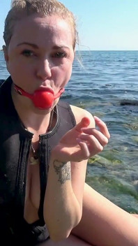 Ball Gag & Zaplavená maska s ponorem - zábava na pláži s neoprénem