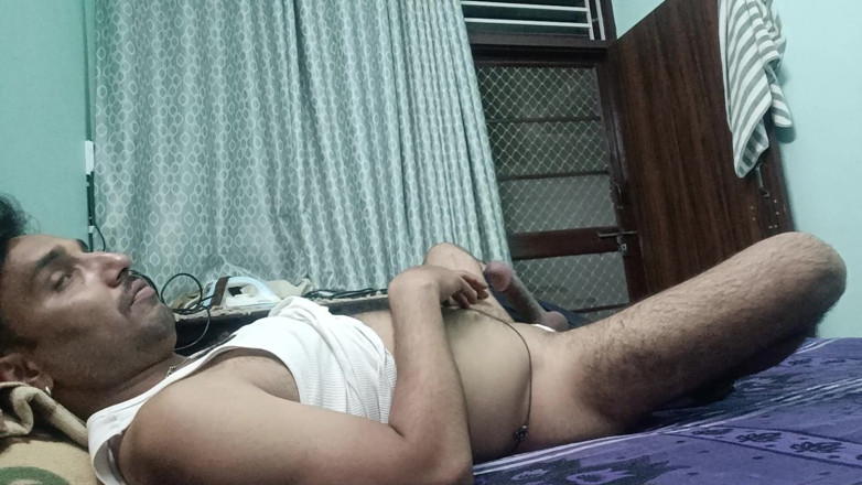 Rajasthani-old-lover: Lelaki desi India berkongkek dan mandi kasut dan melancap