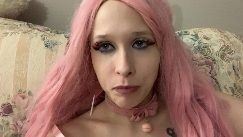 EmoDream1998: Succhiando enormi bolle rosa