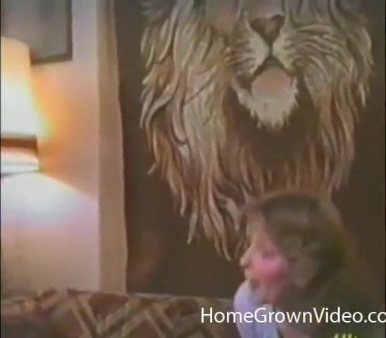 Homegrown Anal Sex: 幸运的sam和leanne和她的朋友做爱