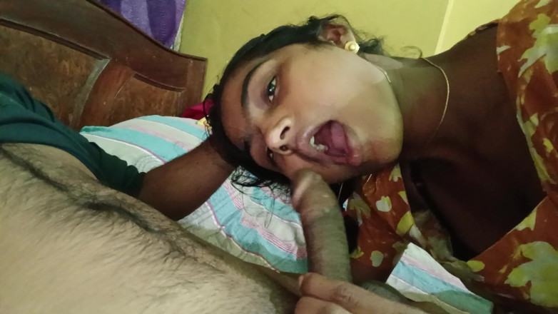 LateralChain349: Bini desi India dalam pakaian kuning menunggang zakar - blowjob buatan...