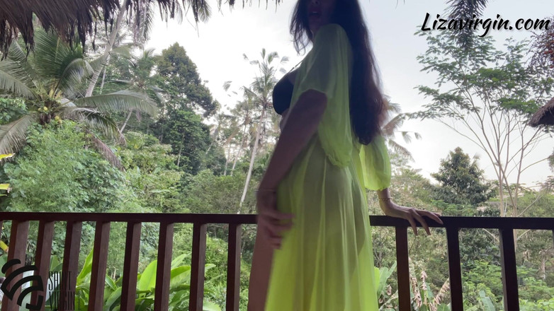 LizaVirgin: Madrasta recebe um orgasmo tremendo