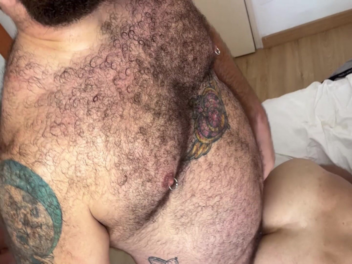 ScruffyStocky: 活跃的熊和安东一起，传教士体位，骑马，