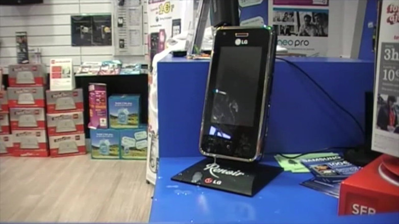STRAIGHT BOY CURIOUS: Webcam - fucked in the shop by the phone seller