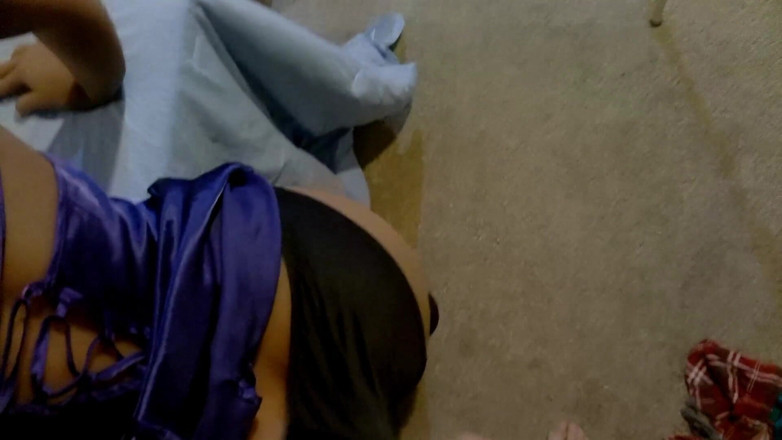 Stan Gable: Papi me compró un nuevo camisón sexy de satén morado