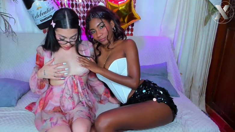 Lesbian Friends: Flavored Lesbian Licking: I Smear Honey on Her Tight Pussy