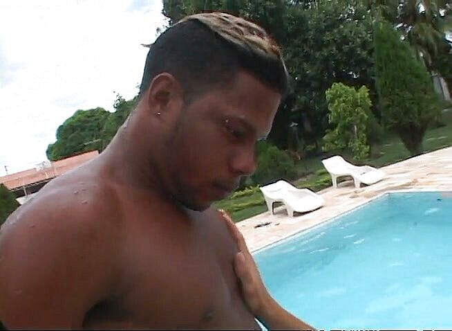 Bareback TV: Scopata all'aperto con questi due tipi sexy