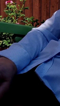 Nenek nakal inggris fleur lagi asik masturbasi di halaman belakang rumah