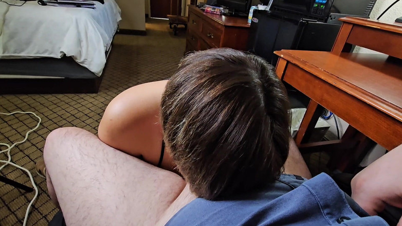 Funhousewife69: Ele me ajudou a ir para o meu quarto então...