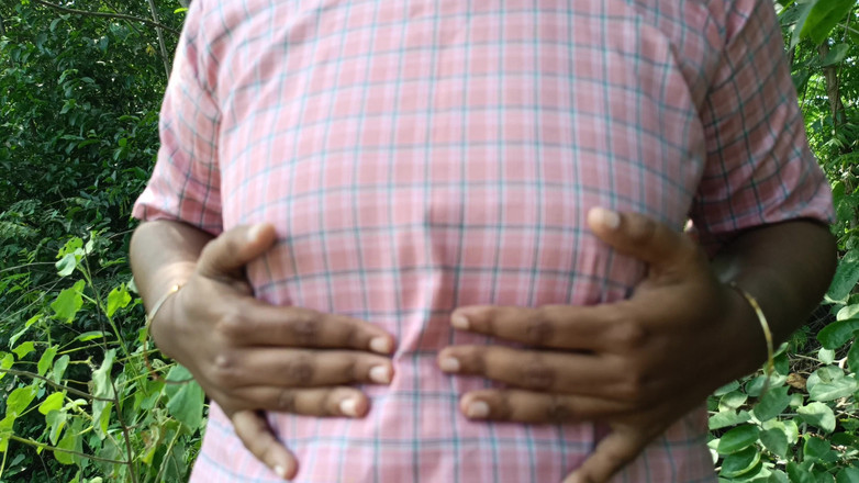 Apple baby: 制服女大学生户外