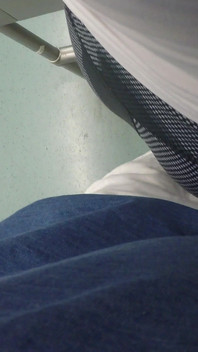 Macecha má nečekané spojení v přeplněný vlak