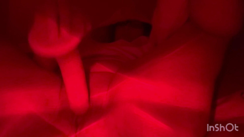 KapkanAruniCouple: Kleine stiefzus bereidt haar poes voor.