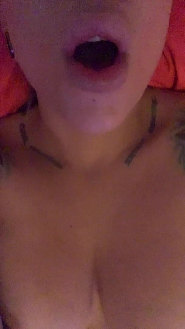 Aris Dark: Sexy close up masturbation with vibrator