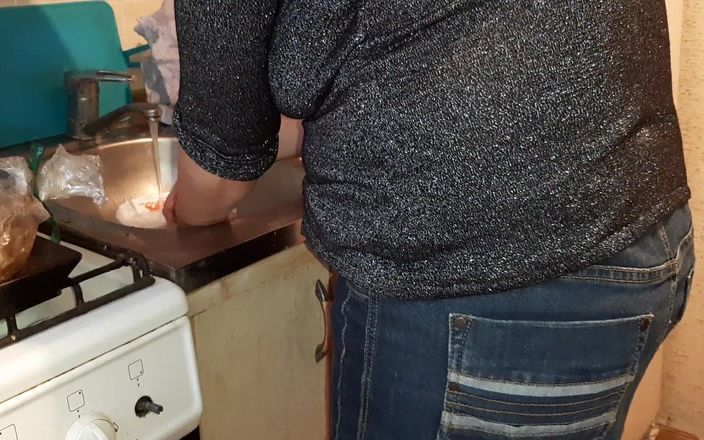 Lesbian-illusion: Je me masturbe risquée et secrètement pour que ma belle-mère...