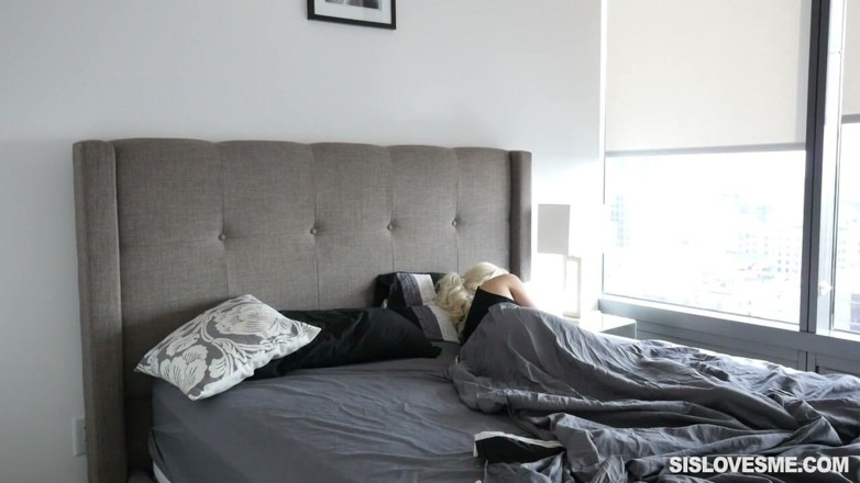 Sis Loves Me: Получаю то, что я хочу: Elsa Jean отсасывает у своего сводного брата за деньги и скачет на нем, пока он не кончит на ее лицо