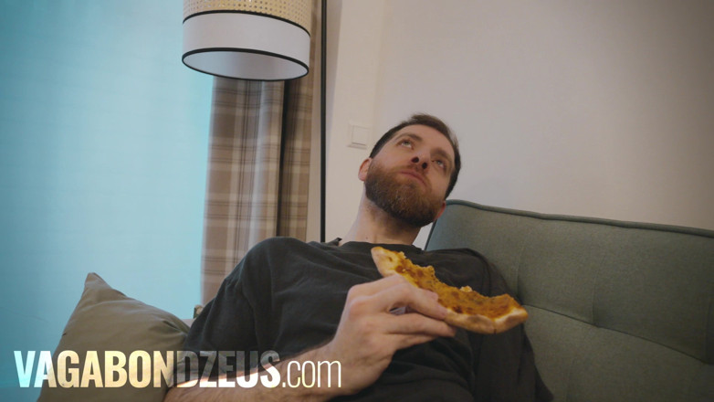 VagabondZeus - Erotic Filmmaker: Malam Pizza Menjadi Liar Kencing Mayhem Antara Dua Bros berbulu