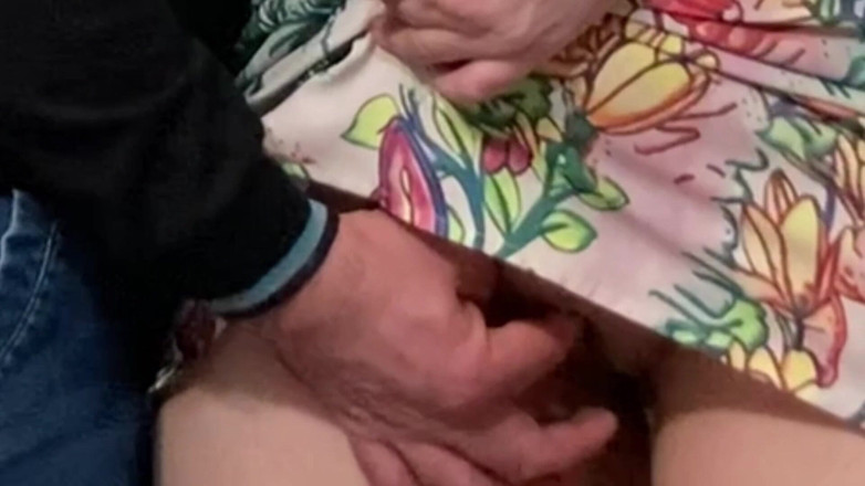 Niki studio: Fantasie in der U-Bahn! Mädchen bekommt ihre muschi von fremden...