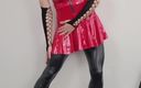 Nicole Nicolette: Дражнити в червоній міні-сукні з ПВХ, чорних легінсах і на високих підборах