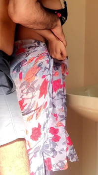 Istri seksi india lagi asik ngentot kontol teman suaminya sambil ngajak ngentot memeknya habis-habisan