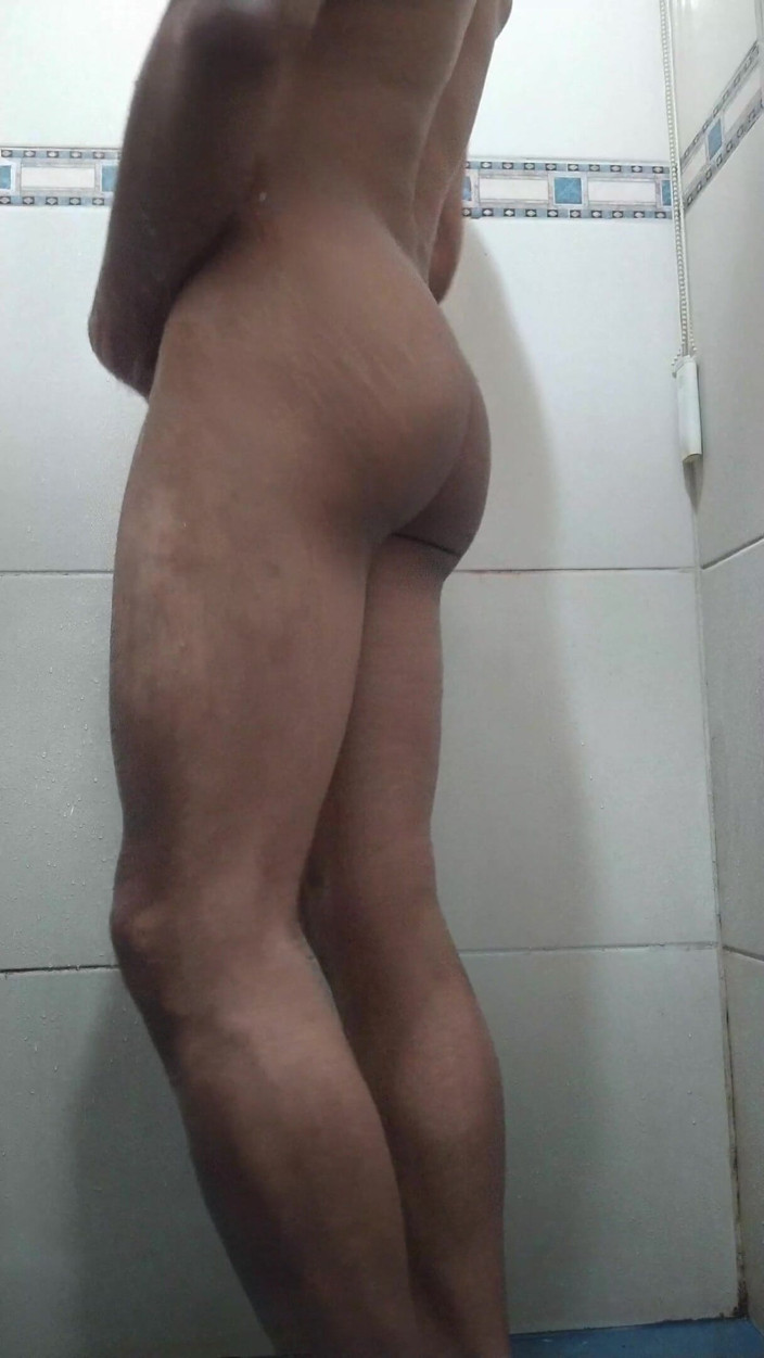 trebol_Jess: Handjob latam muda di bilik mandi