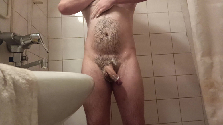 Uhri: I wash my uncut cock