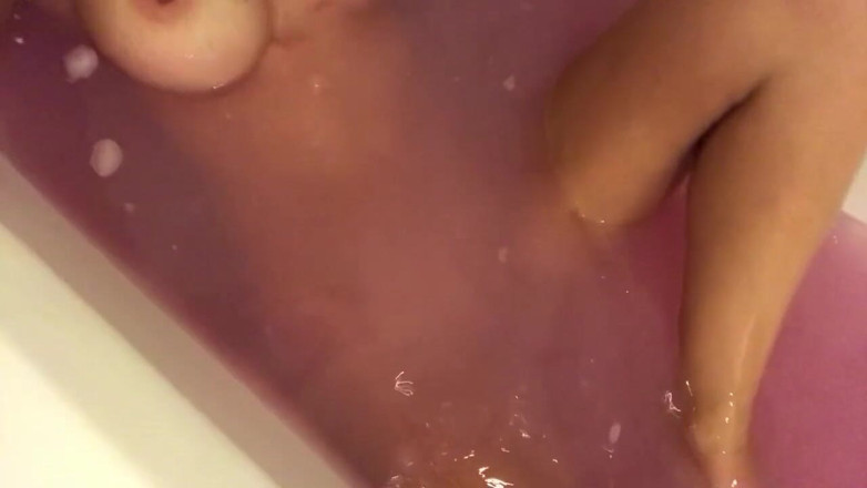 Lady Mesmeratrix Official: La ragazza perversa con grandi tette dice porcate in bagno