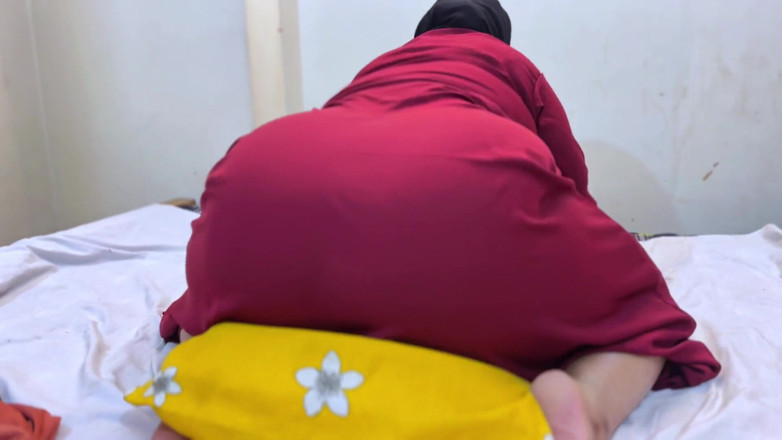 Aria Mia: Ibu tiri Arab mengongkek bantal saya di atas katil sehingga...