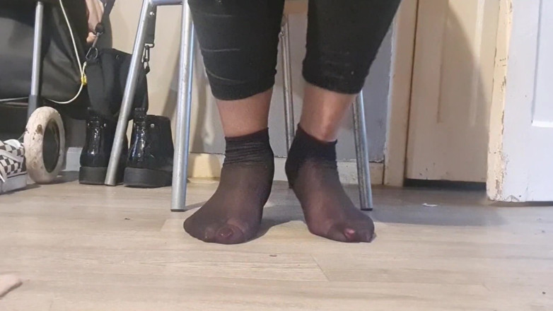 Simp to my ebony feet: Voor enkelkousenliefhebbers