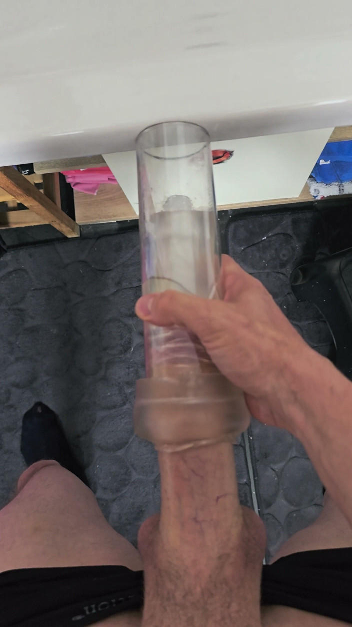 Bigdildo-Boy69: Повний вид гладить мій жорсткий член чистим ударником штучної плоті!