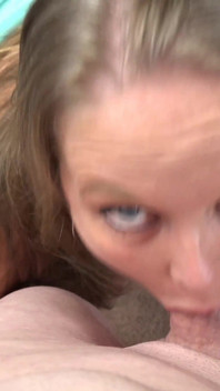Victoria und bliss teilen Logans latte