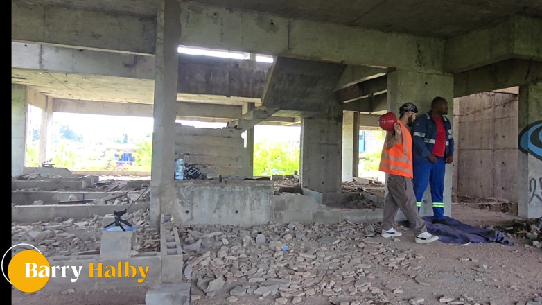 barryhlaby: Saya MemberikanNya Kepada Pekerja Pembinaan