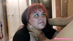 ALISONGONZALEZ26: 我的室友紧张起来给我一个俄罗斯口交，然后狠狠地操我