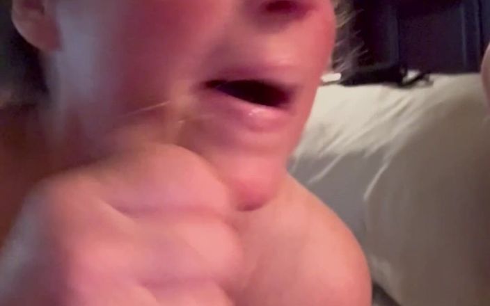 Bonewizzard69: Adorável esposa Bonemaiden mexe seus dedos e golpes e chupa...