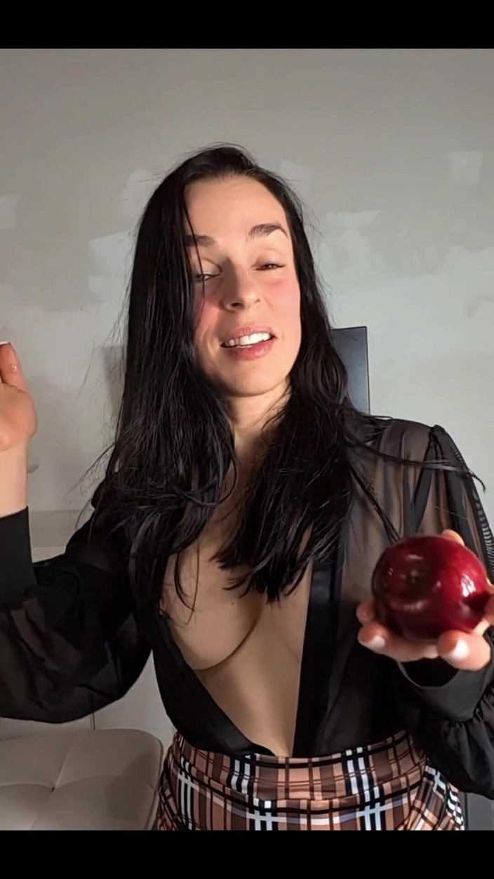 Ashley_Dreamz: I Would Be a Fun Coworker I Think