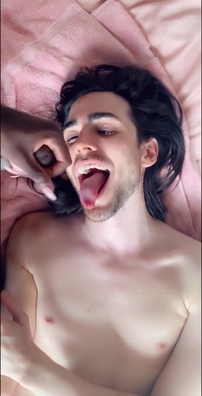 Vanniall: Vanniall und ashley schmecken sich gegenseitig sperma - TS, paar, abspritzen,...