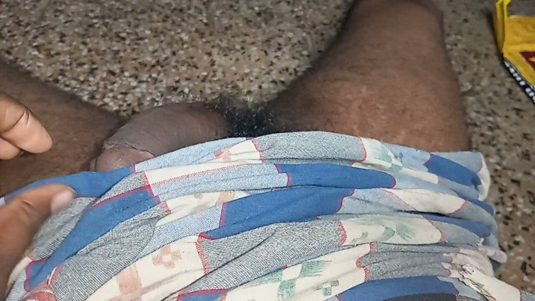 Sweet Indian cock: Meine schwägerin lutscht meinen großen schwarzen schwanz und leckt
