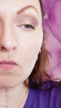 Asmr: devorar fetiche giantess vibes mukbang video sfw en guantes de nitrilo (Arya Grander)